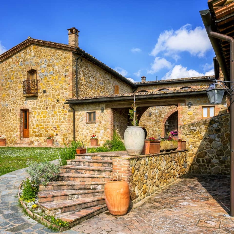 Villa with direct access to the sea